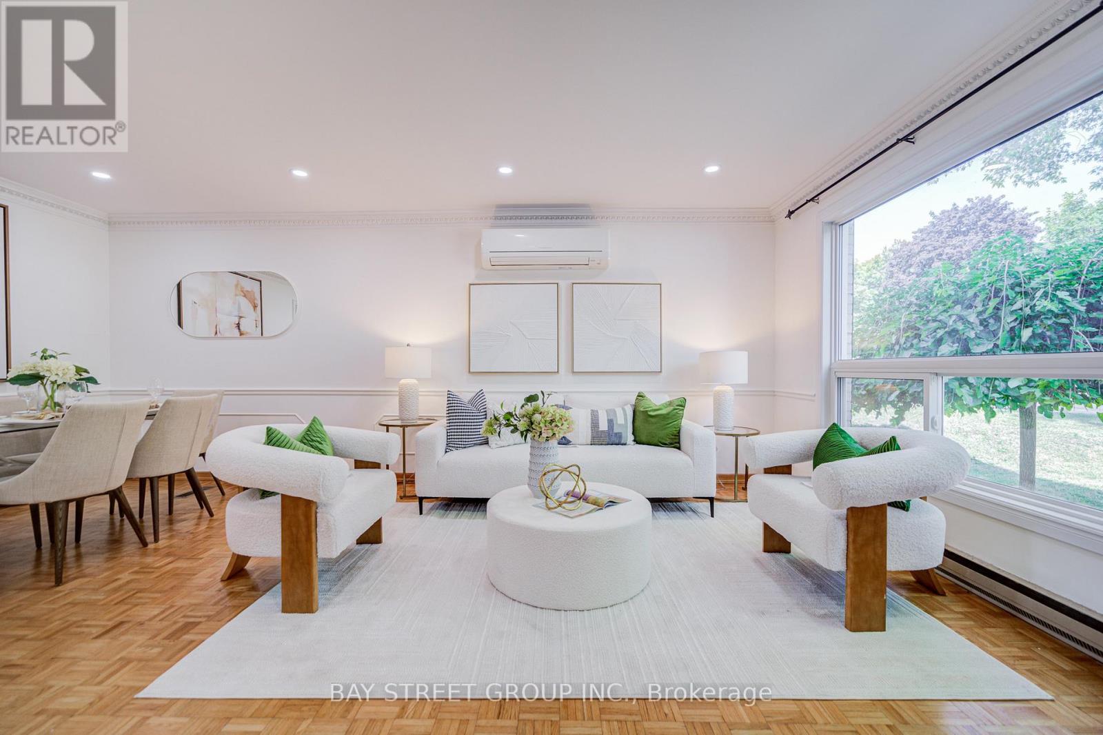 214 William Roe Boulevard, Newmarket, Ontario  L3Y 1B5 - Photo 4 - N12701924