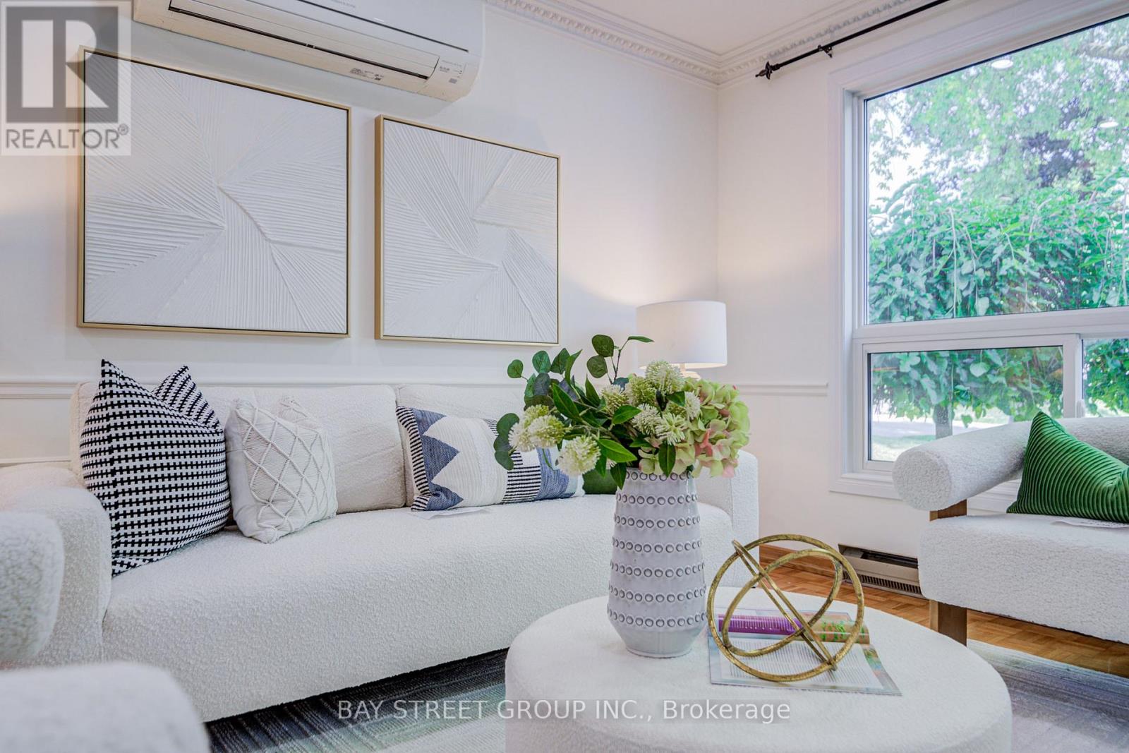 214 William Roe Boulevard, Newmarket, Ontario  L3Y 1B5 - Photo 5 - N12701924