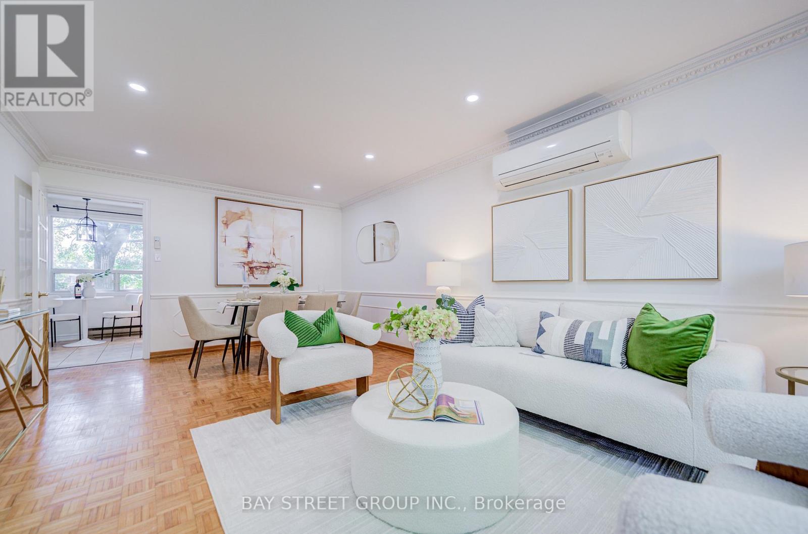 214 William Roe Boulevard, Newmarket, Ontario  L3Y 1B5 - Photo 6 - N12701924