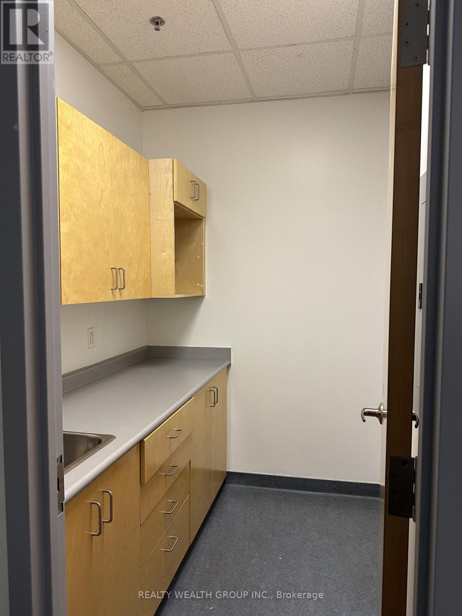 309 - 2250 Bovaird Drive E, Brampton, Ontario  L6R 0W3 - Photo 13 - W12701930