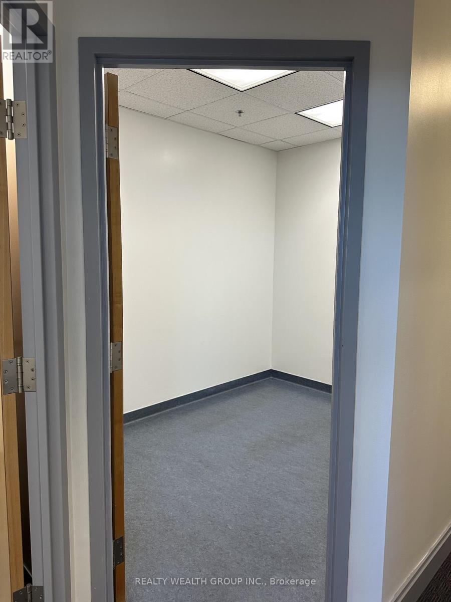 309 - 2250 Bovaird Drive E, Brampton, Ontario  L6R 0W3 - Photo 18 - W12701930