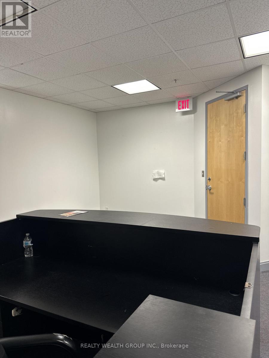 309 - 2250 Bovaird Drive E, Brampton, Ontario  L6R 0W3 - Photo 2 - W12701930