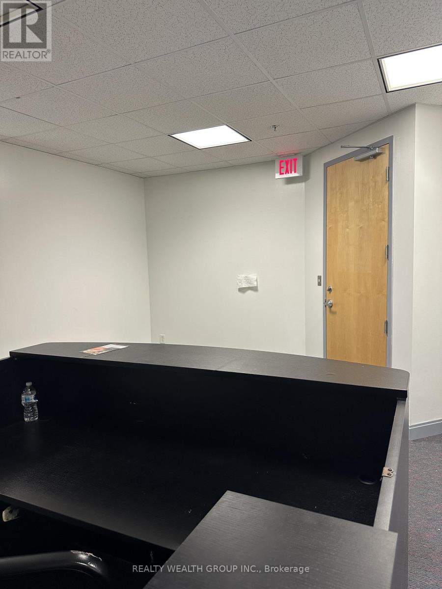 309 - 2250 Bovaird Drive E, Brampton, Ontario  L6R 0W3 - Photo 3 - W12701930