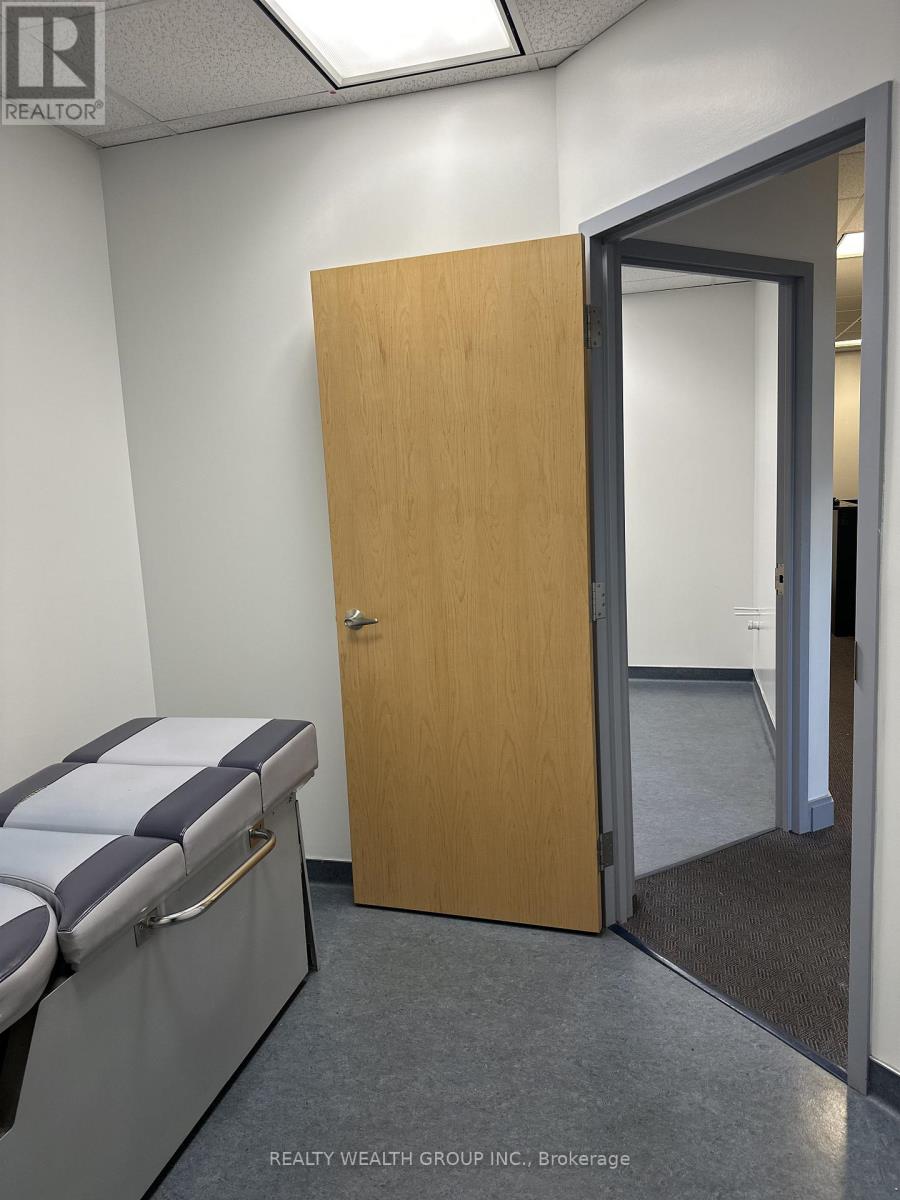 309 - 2250 Bovaird Drive E, Brampton, Ontario  L6R 0W3 - Photo 8 - W12701930