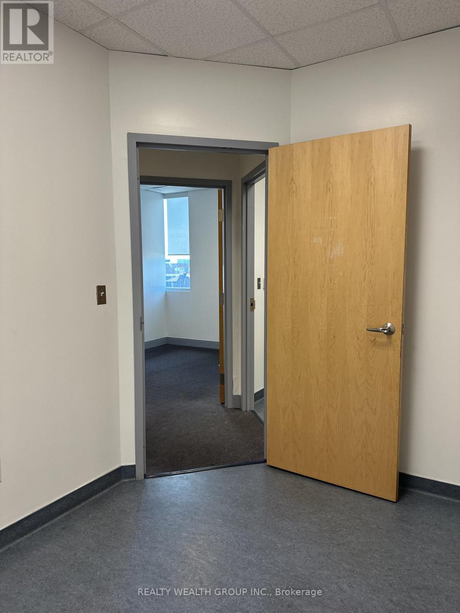 309 - 2250 Bovaird Drive E, Brampton, Ontario  L6R 0W3 - Photo 9 - W12701930