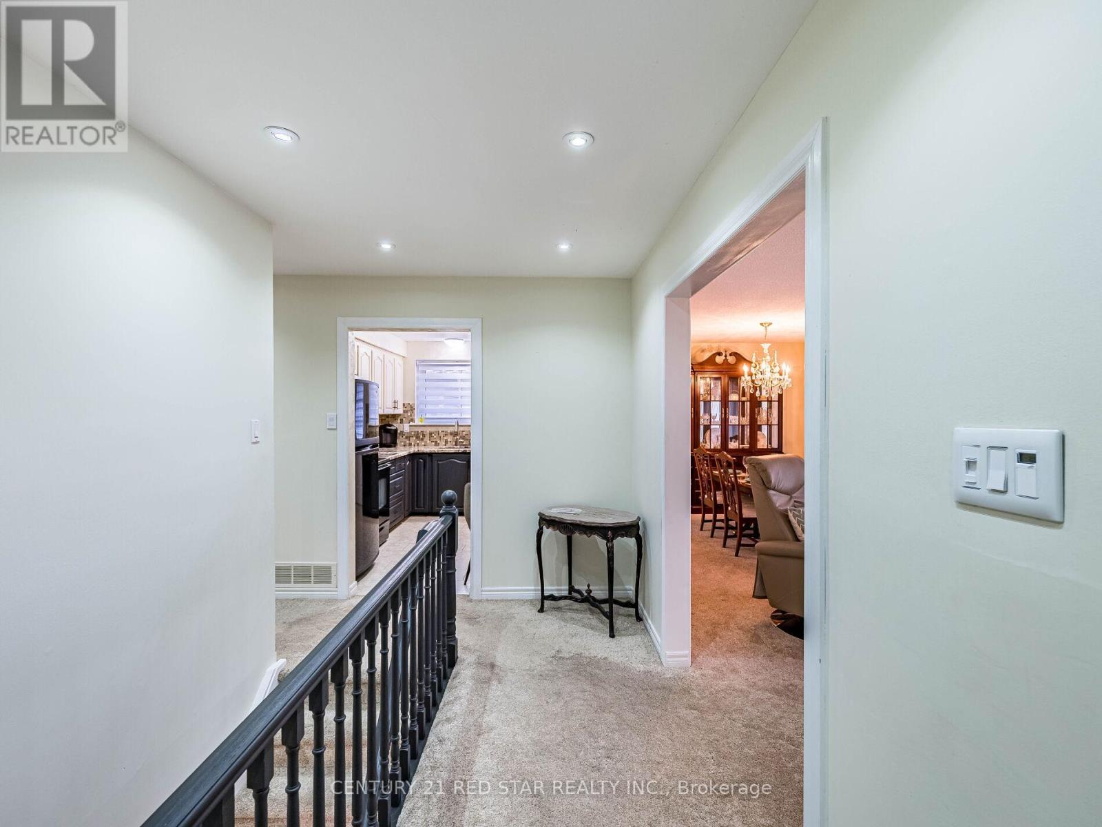 25 Devonshire Drive, Brampton, Ontario  L6T 3G5 - Photo 5 - W12701950