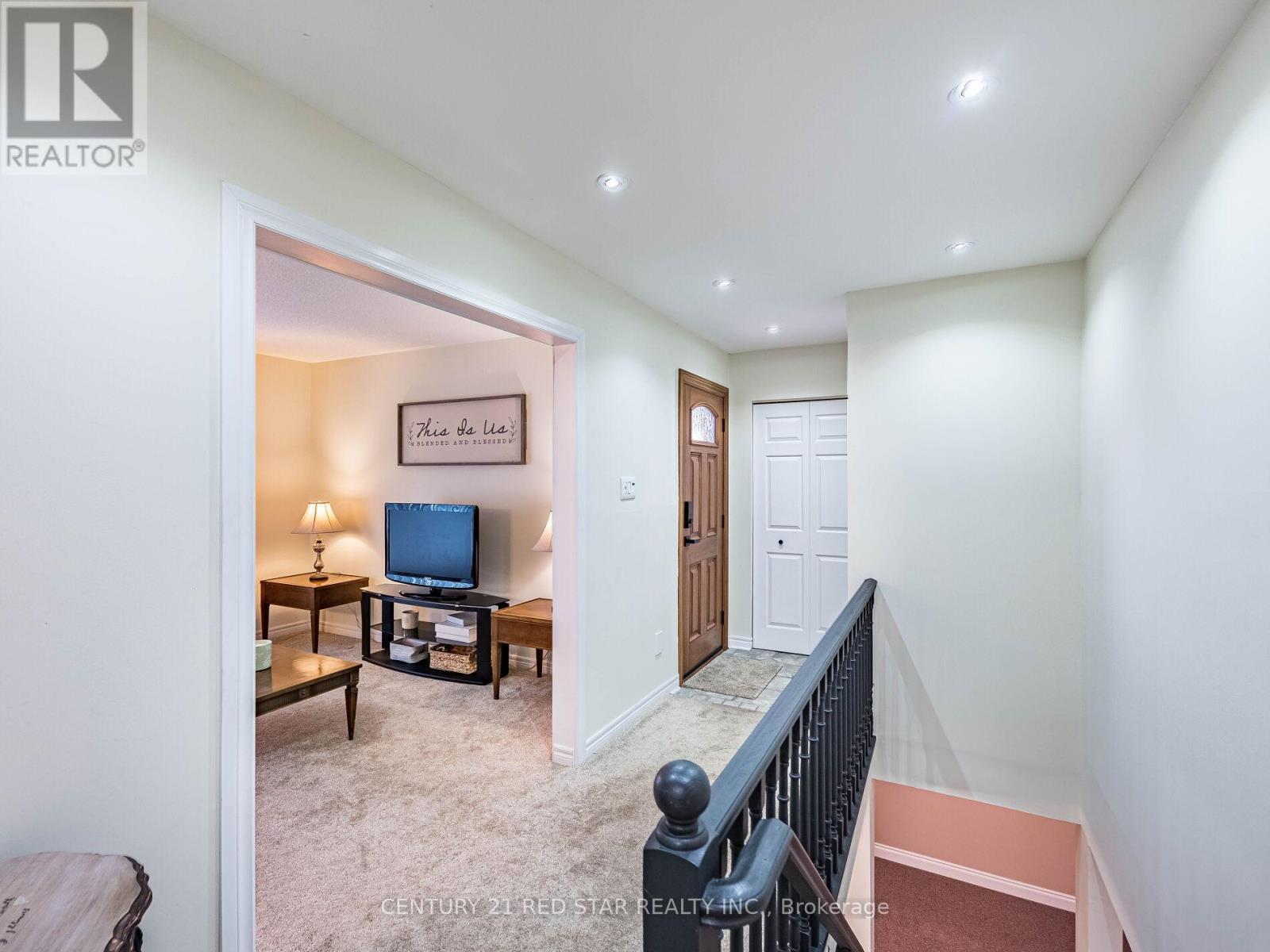 25 Devonshire Drive, Brampton, Ontario  L6T 3G5 - Photo 6 - W12701950