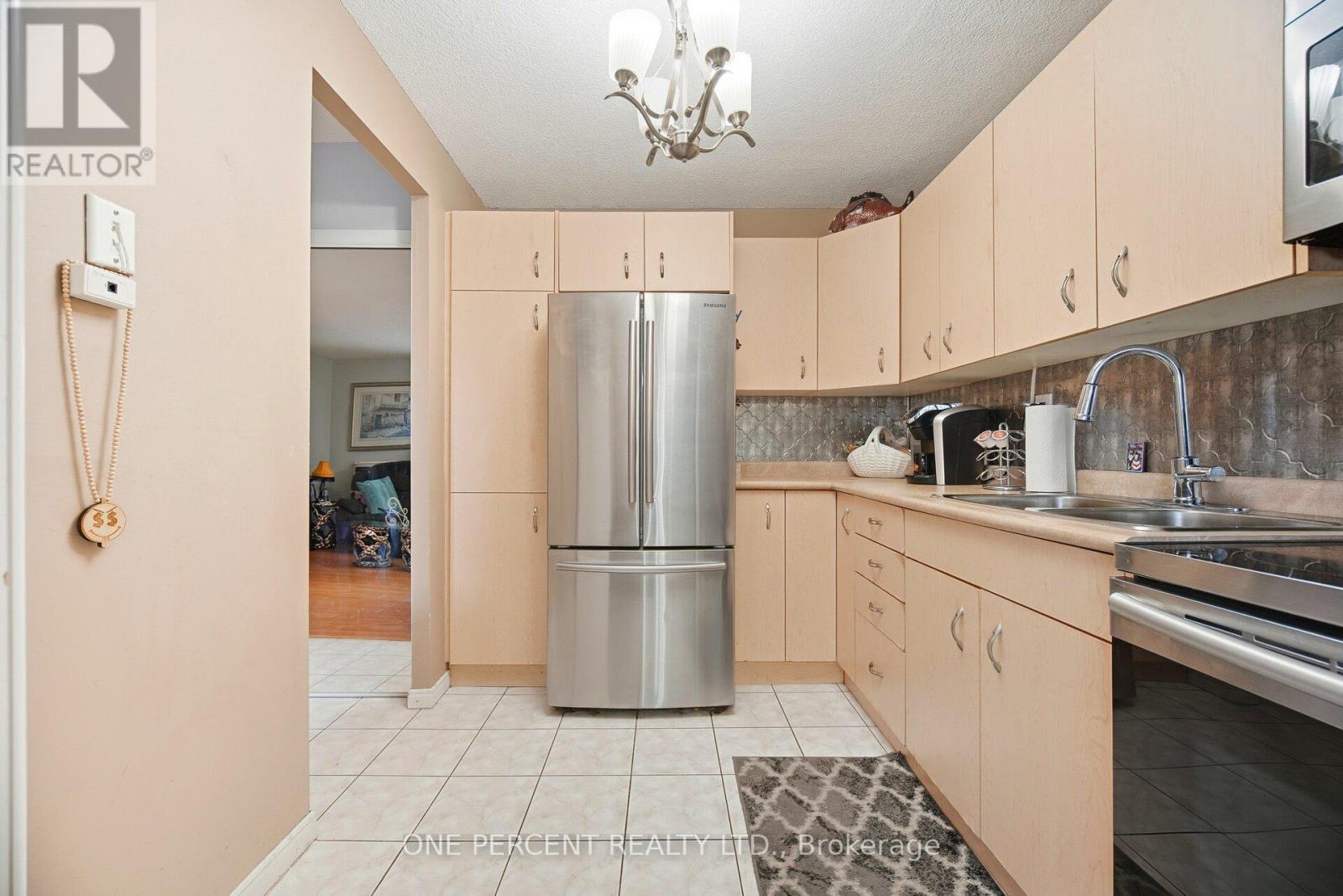 #1110 - 1100 Caven Street, Mississauga, Ontario  L5G 4N3 - Photo 11 - W12701966