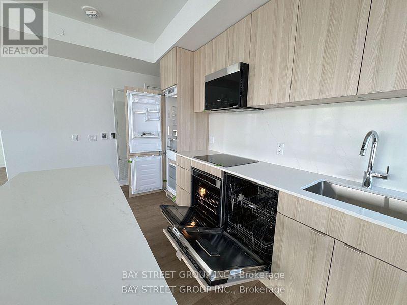 216 - 251 Masonry Way, Mississauga, Ontario  L3H 0B8 - Photo 3 - W12701972