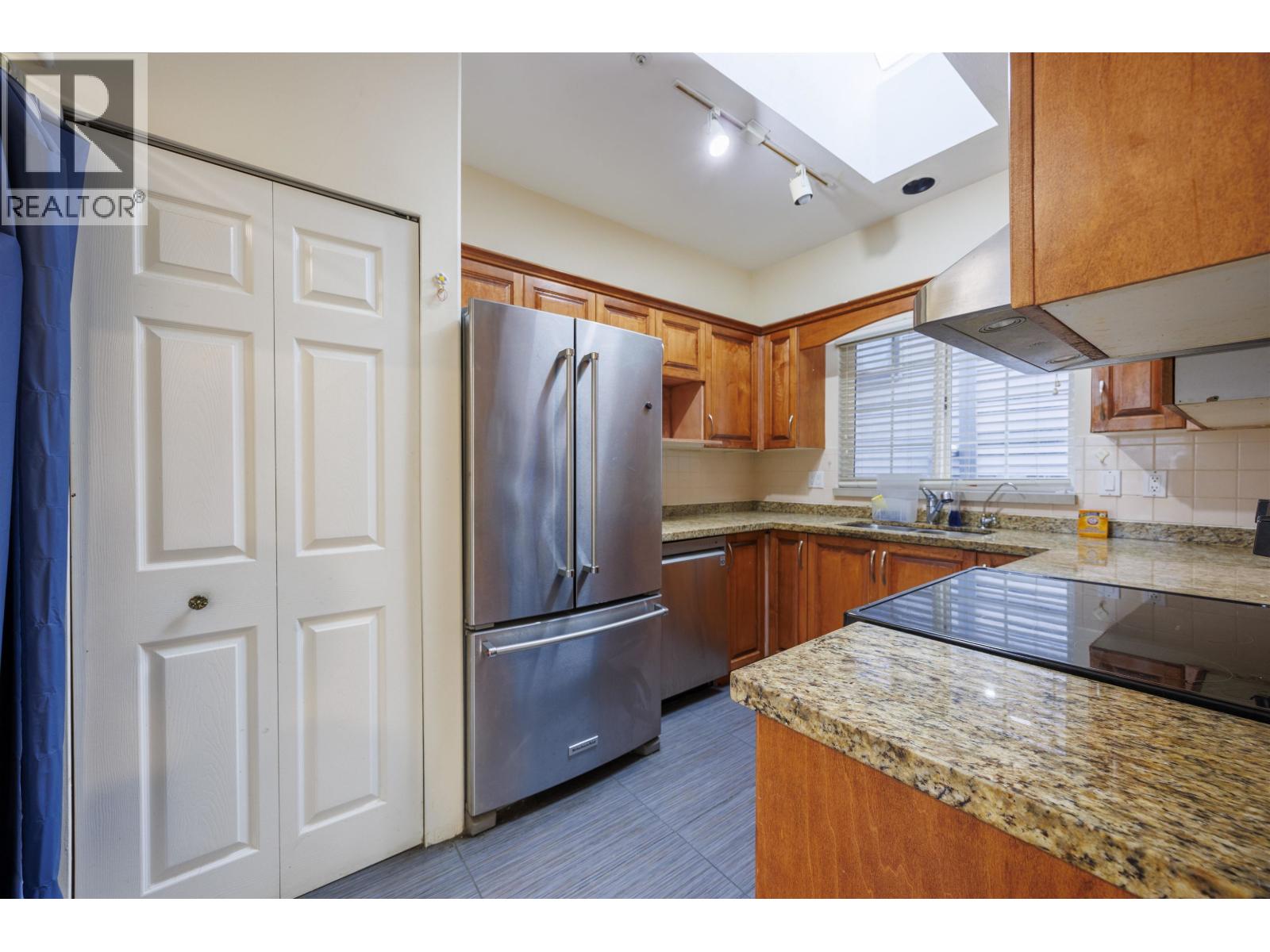 4774 Knight Street, Vancouver, British Columbia  V5N 3N2 - Photo 8 - R3079657