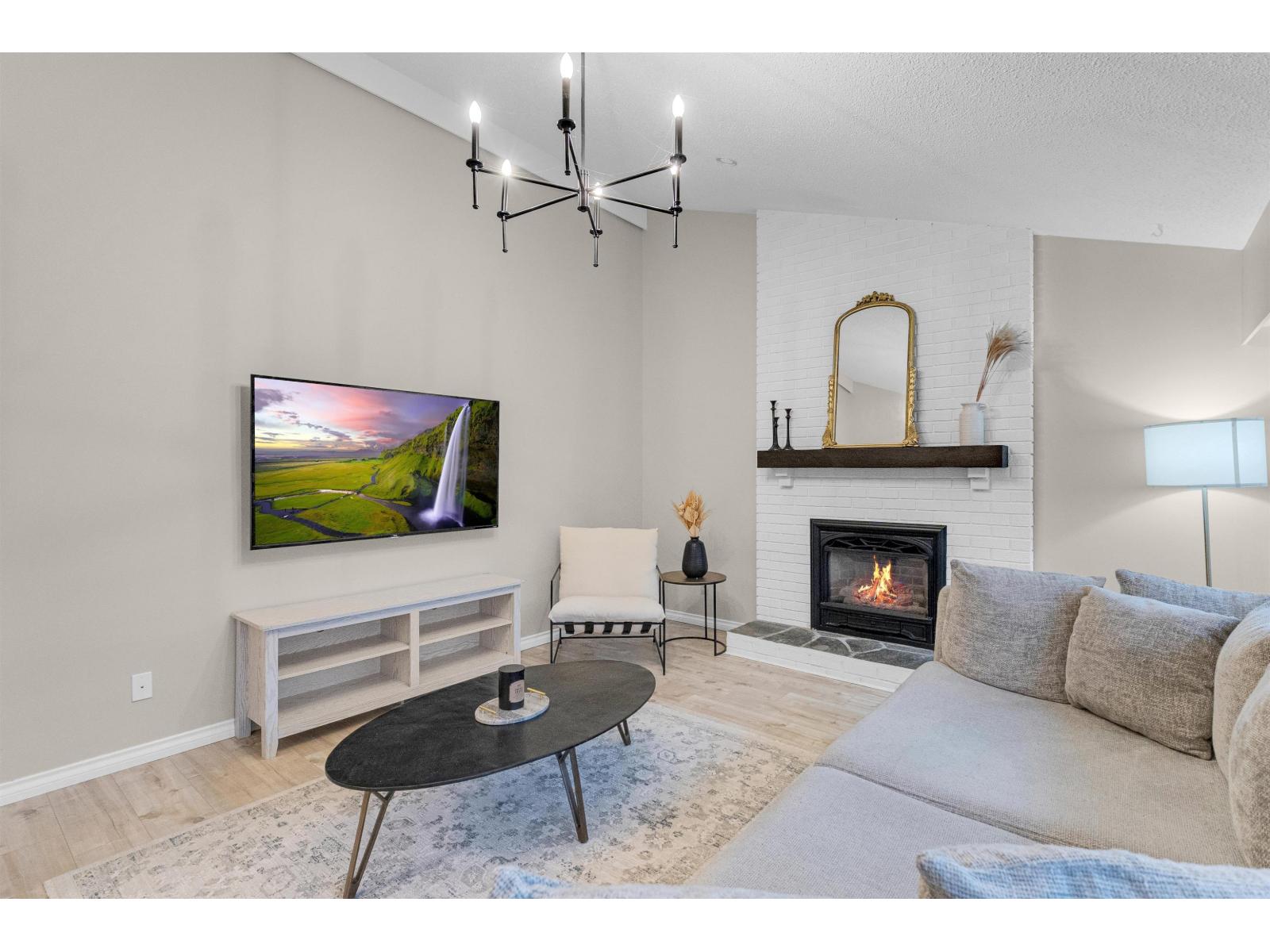 11585 Royal Crescent, Surrey, British Columbia  V3V 6V5 - Photo 2 - R3078000