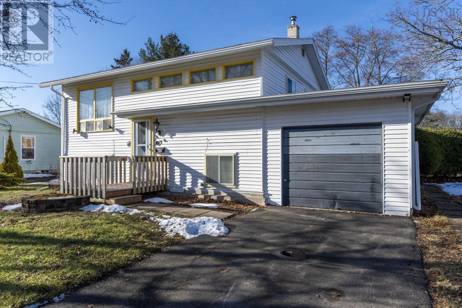 15 Acadia Street, Middleton, Nova Scotia  B0S 1P0 - Photo 2 - 202529632