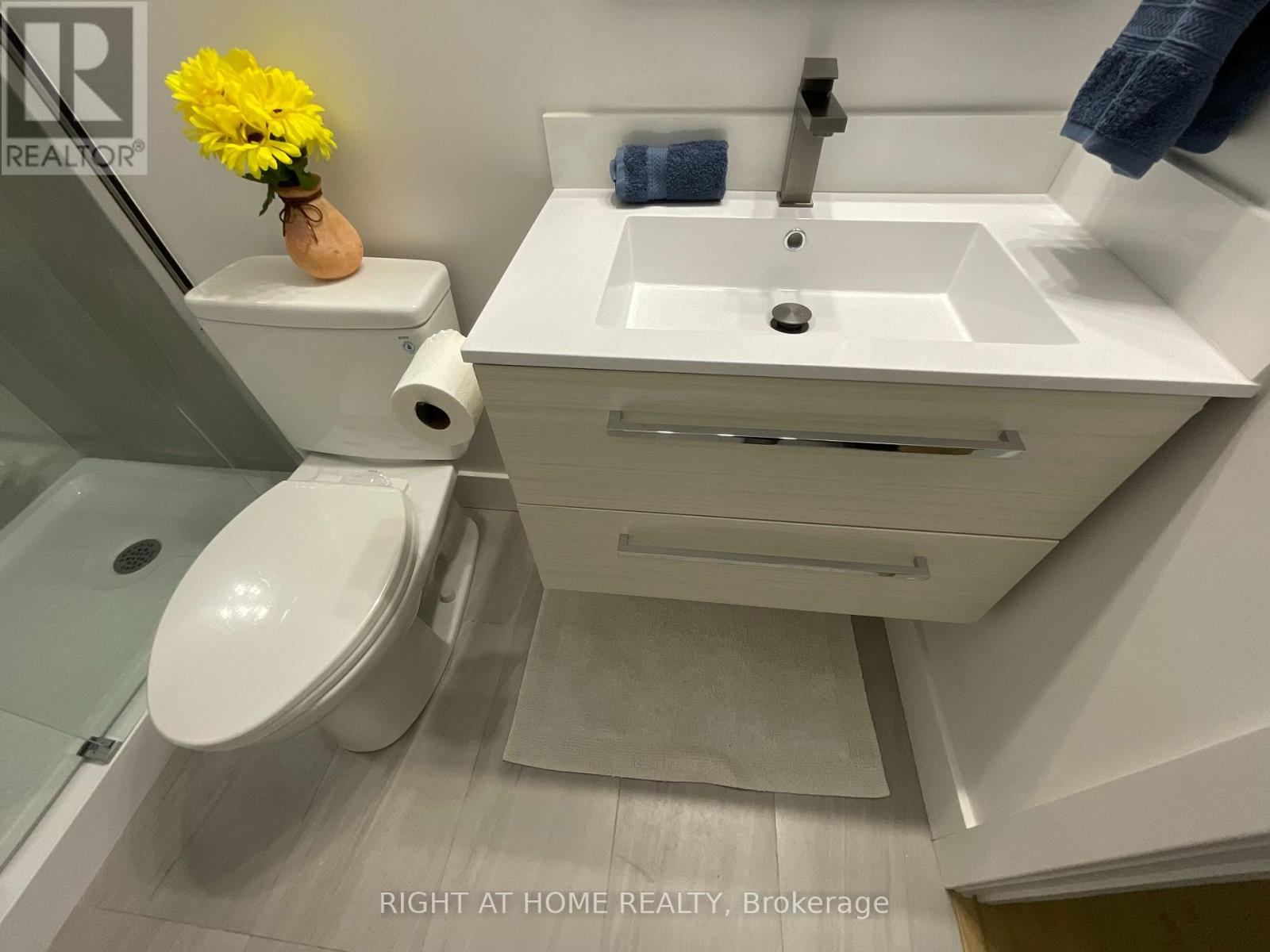 Unit #2  Main Floor - 674 Manning Avenue, Toronto, Ontario  M6G 2W4 - Photo 11 - C12701470