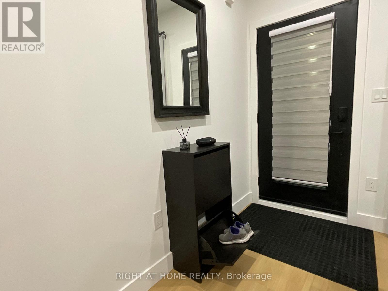 Unit #2  Main Floor - 674 Manning Avenue, Toronto, Ontario  M6G 2W4 - Photo 6 - C12701470