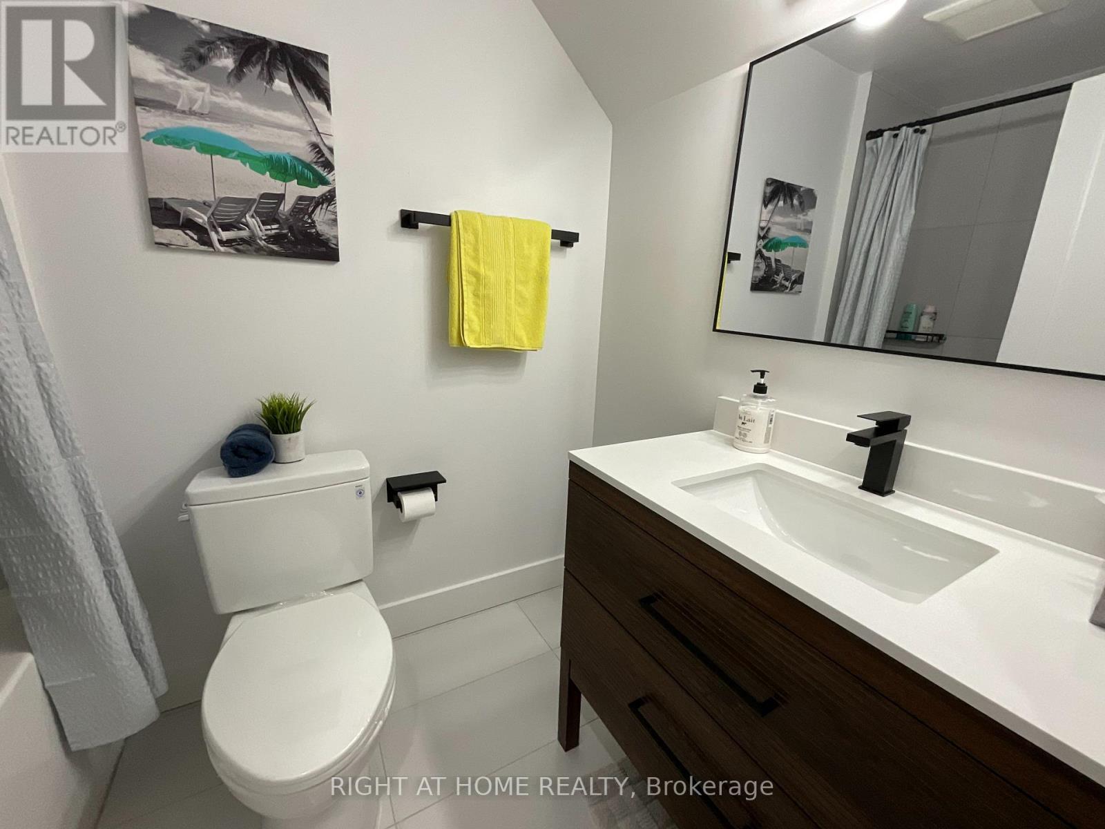 Unit #2  Main Floor - 674 Manning Avenue, Toronto, Ontario  M6G 2W4 - Photo 16 - C12701470