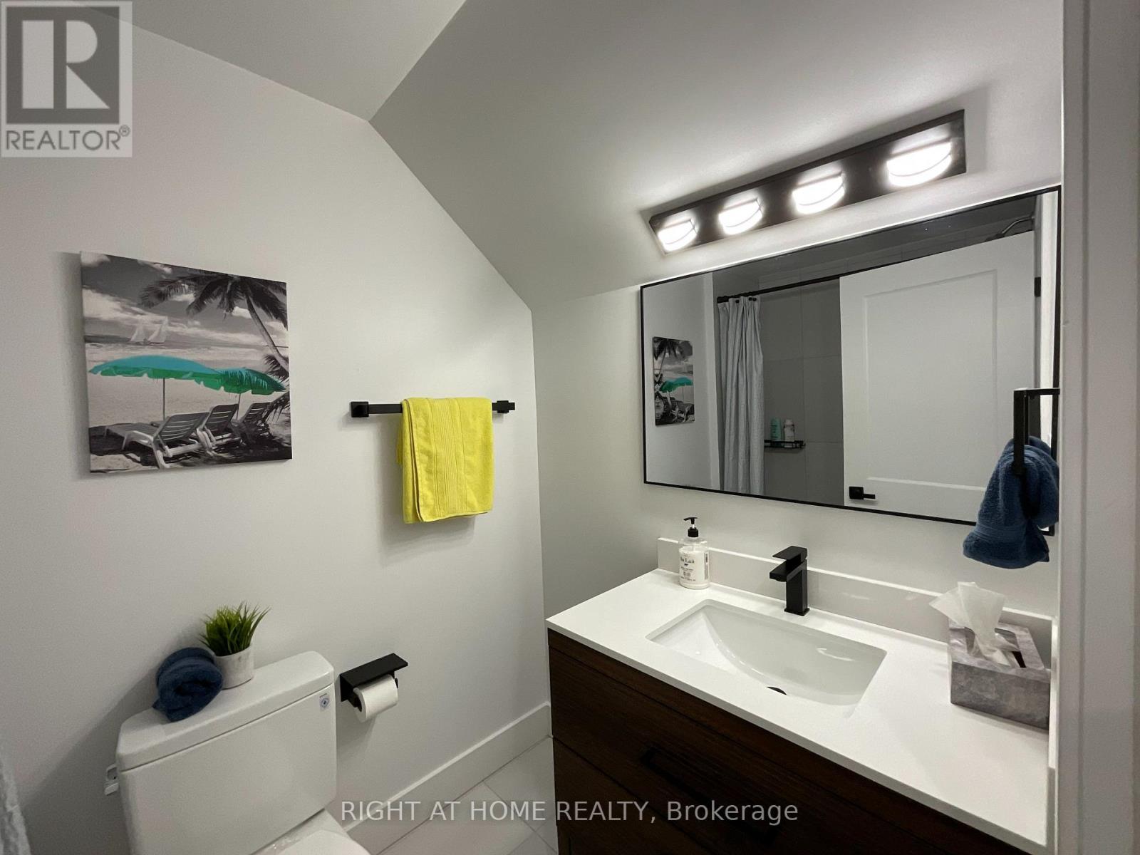 Unit #2  Main Floor - 674 Manning Avenue, Toronto, Ontario  M6G 2W4 - Photo 20 - C12701470