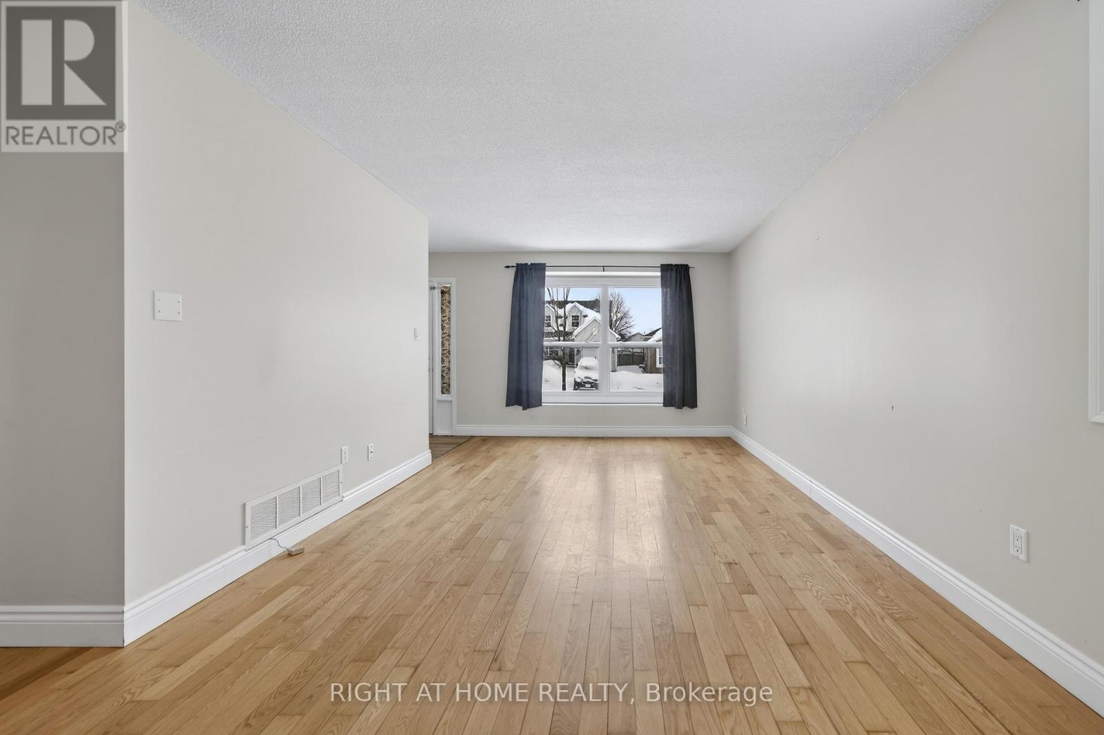 52 Gosney Crescent, Barrie, Ontario  L4N 6T7 - Photo 8 - S12698338