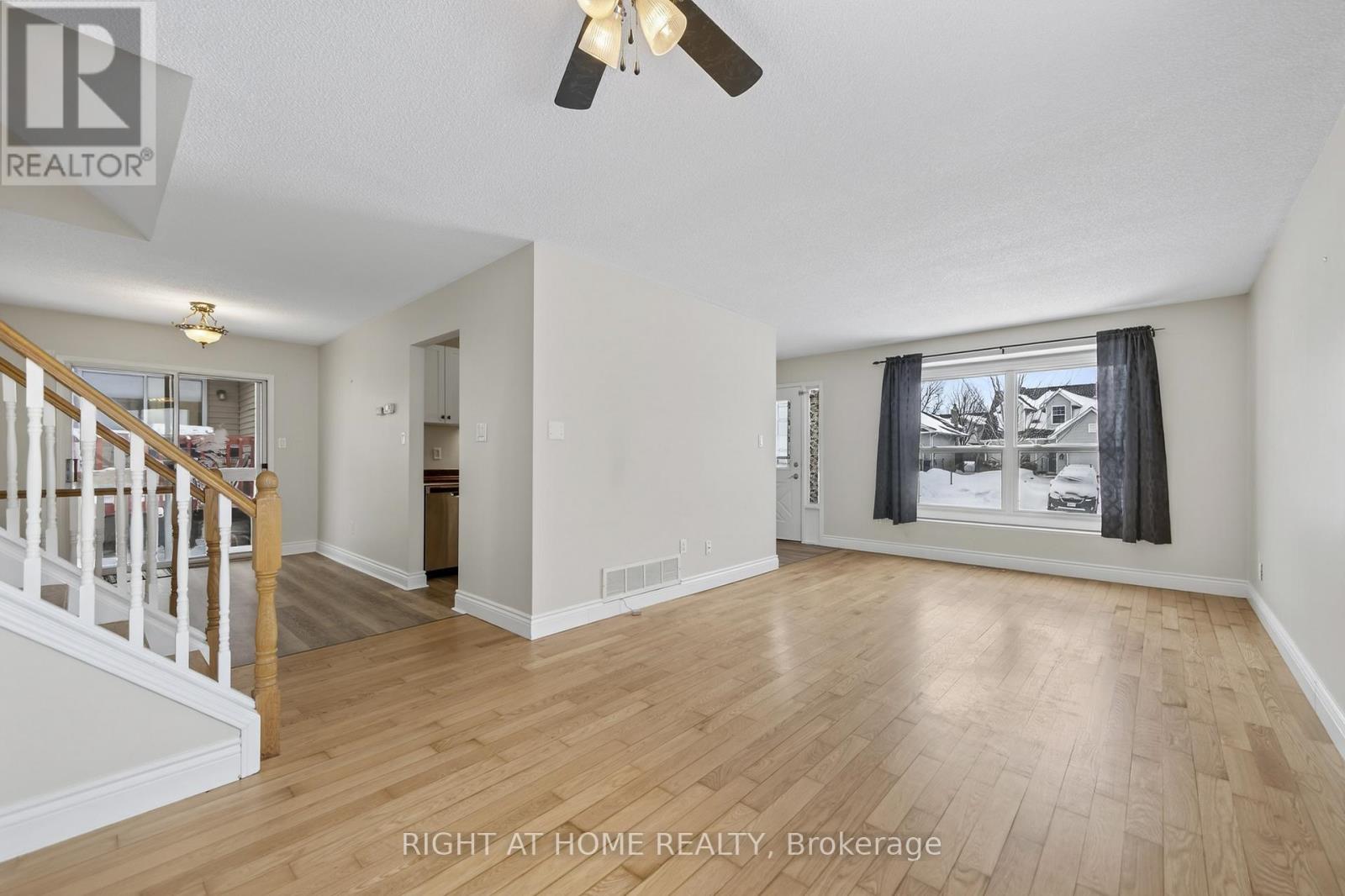 52 Gosney Crescent, Barrie, Ontario  L4N 6T7 - Photo 9 - S12698338