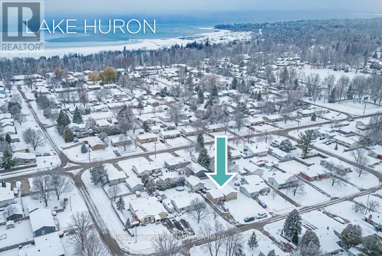 468 Centennial Crescent, Saugeen Shores, Ontario  N0H 2C1 - Photo 2 - X12702056