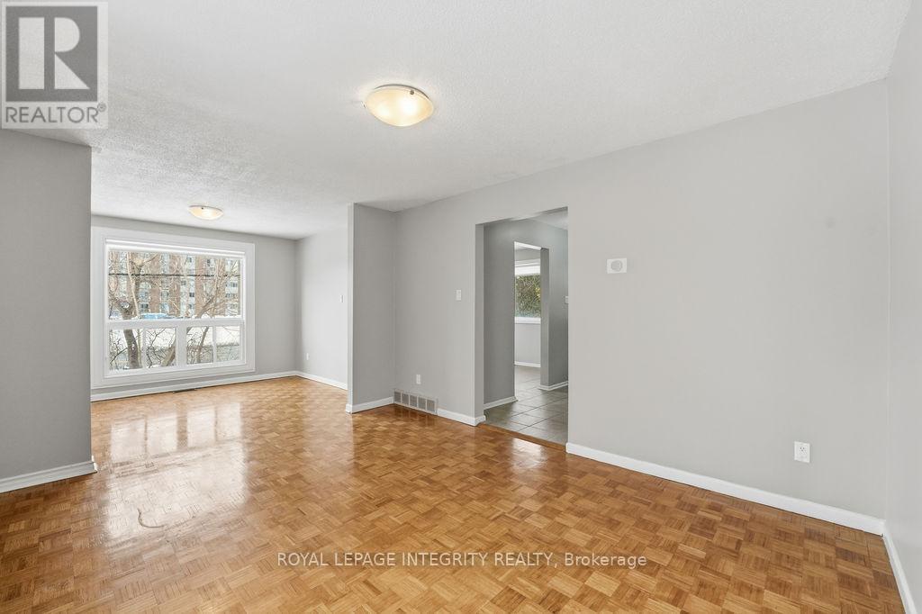 2035 St. Laurent Boulevard, Ottawa, Ontario  K1G 1A5 - Photo 11 - X12702034
