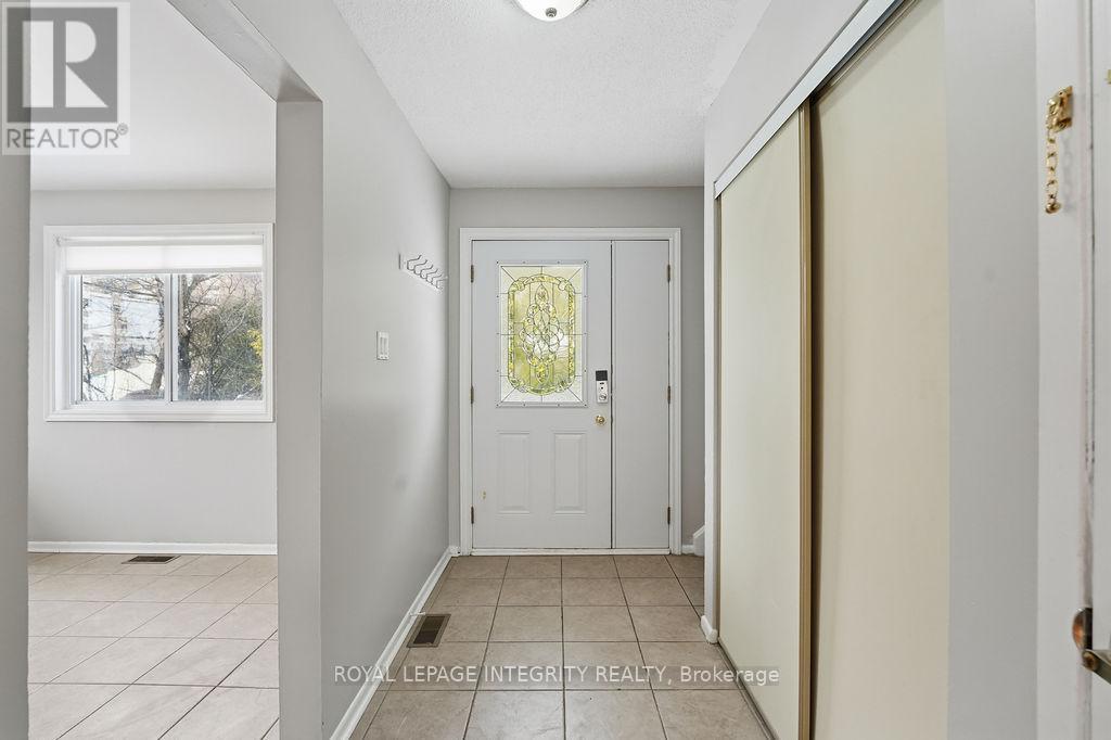 2035 St. Laurent Boulevard, Ottawa, Ontario  K1G 1A5 - Photo 4 - X12702034