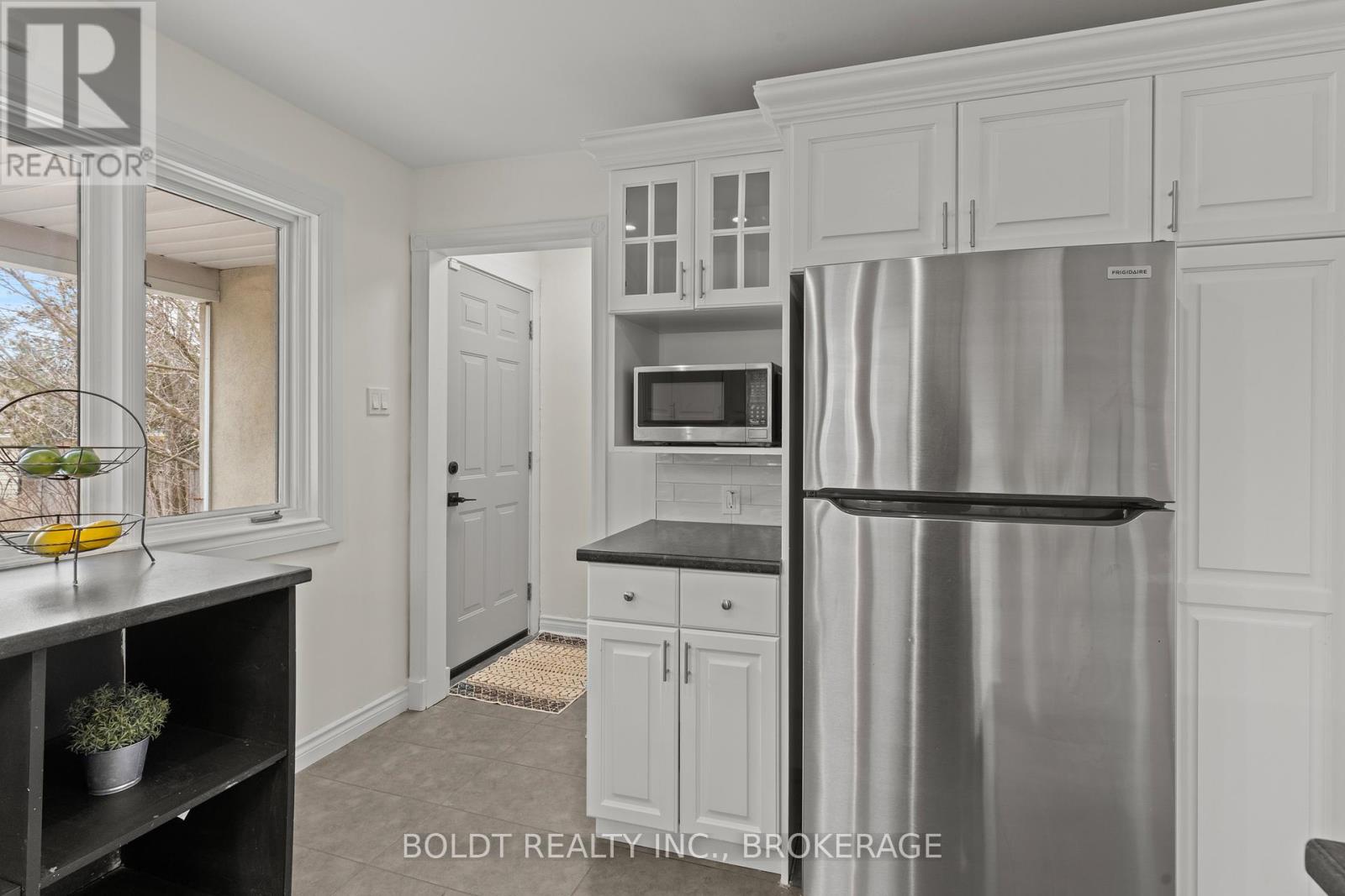 322 Queenston Street, St. Catharines, Ontario  L2P 2X7 - Photo 15 - X12702022