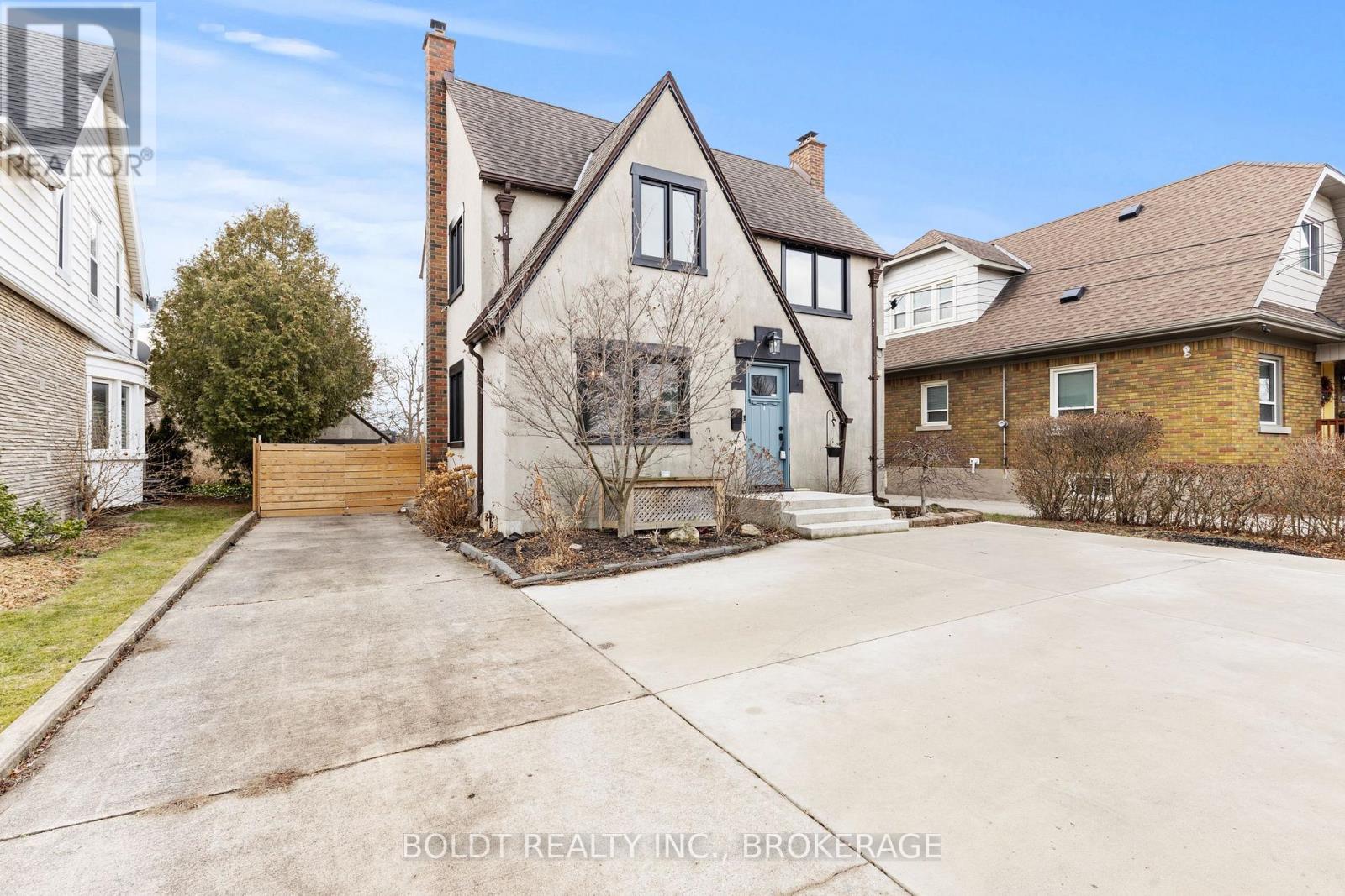 322 Queenston Street, St. Catharines, Ontario  L2P 2X7 - Photo 4 - X12702022