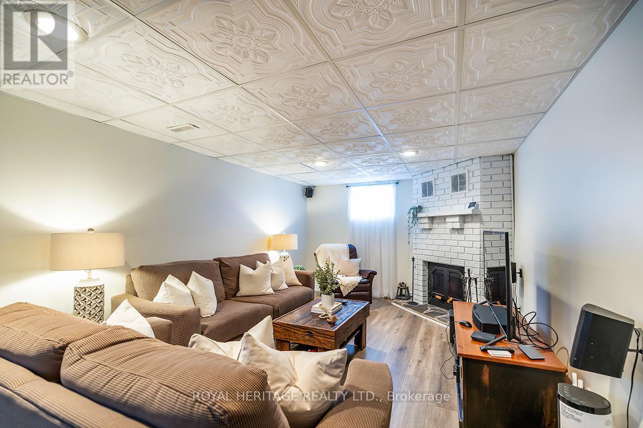 803 Oliva Street, Pickering (West Shore), Ontario  L1W 2V9 - Photo 17 - E12702016