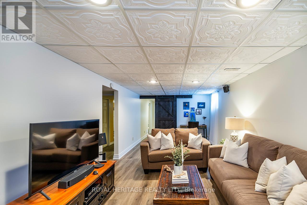 803 Oliva Street, Pickering (West Shore), Ontario  L1W 2V9 - Photo 18 - E12702016