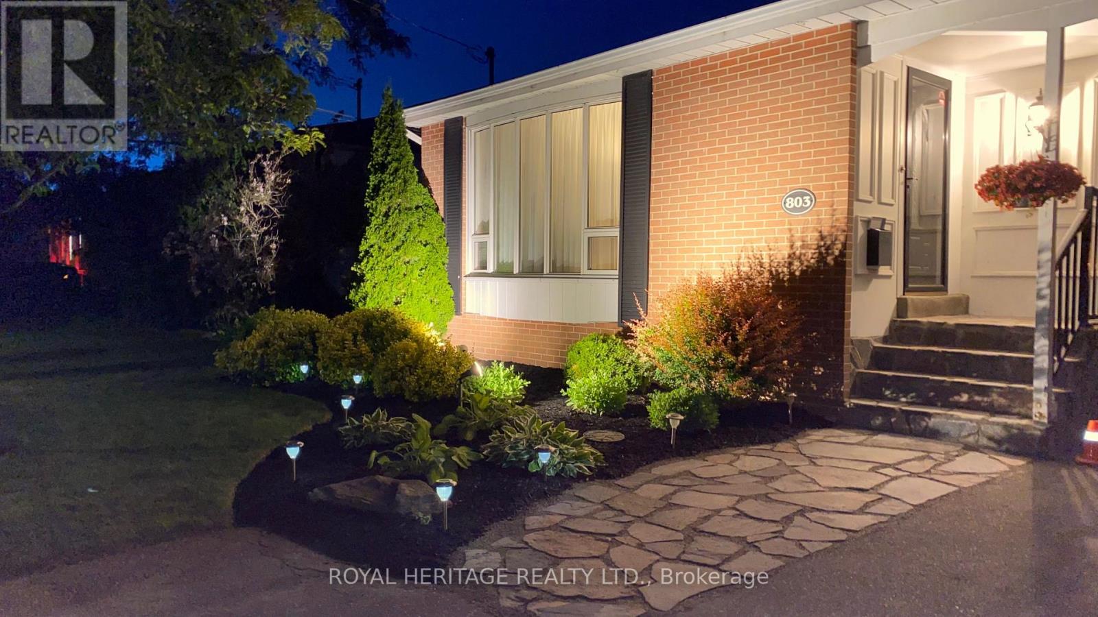 803 Oliva Street, Pickering (West Shore), Ontario  L1W 2V9 - Photo 2 - E12702016