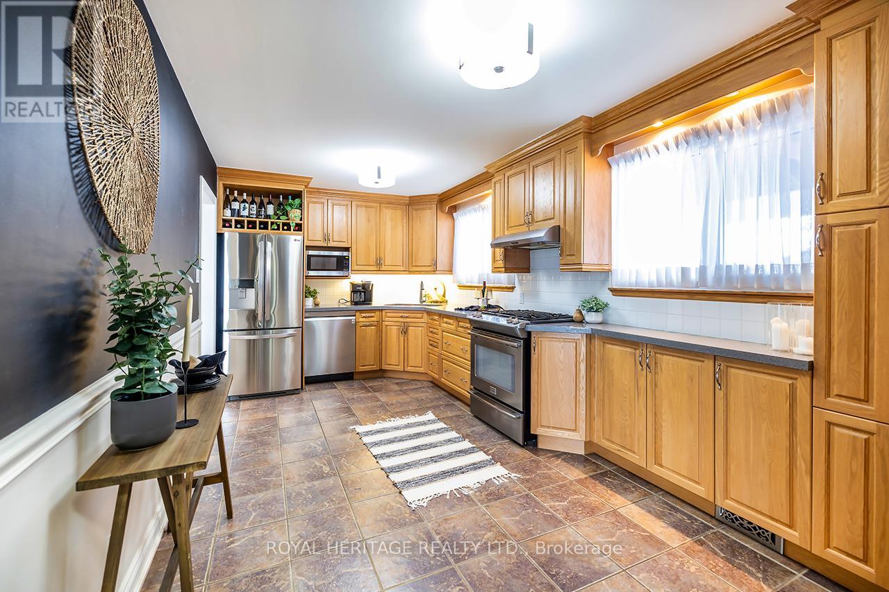 803 Oliva Street, Pickering (West Shore), Ontario  L1W 2V9 - Photo 8 - E12702016