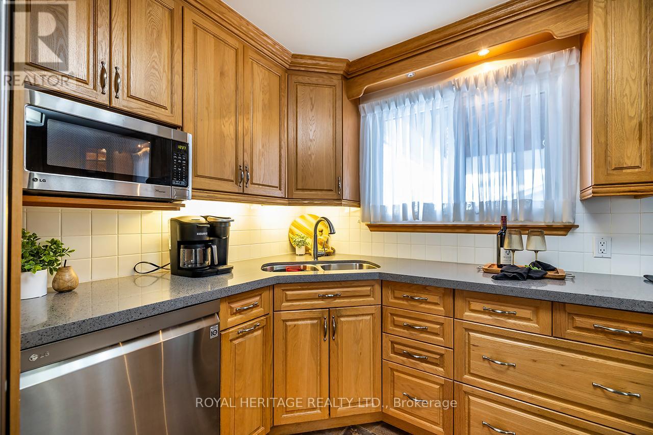 803 Oliva Street, Pickering (West Shore), Ontario  L1W 2V9 - Photo 9 - E12702016