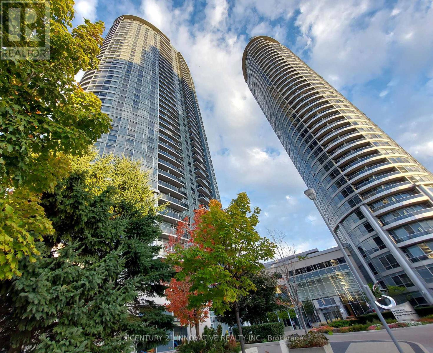 3220 - 135 VILLAGE GREEN SQUARE, Toronto, Ontario