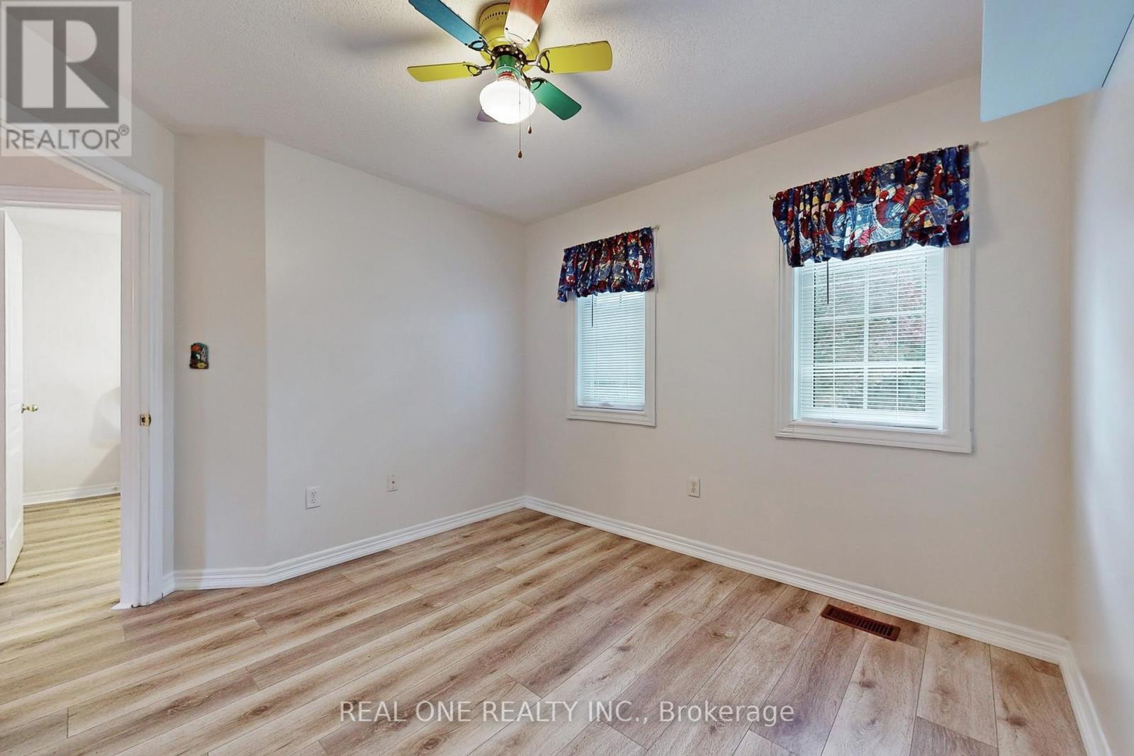 19 Longwood Avenue S, Richmond Hill, Ontario  L4E 4B1 - Photo 18 - N12702002