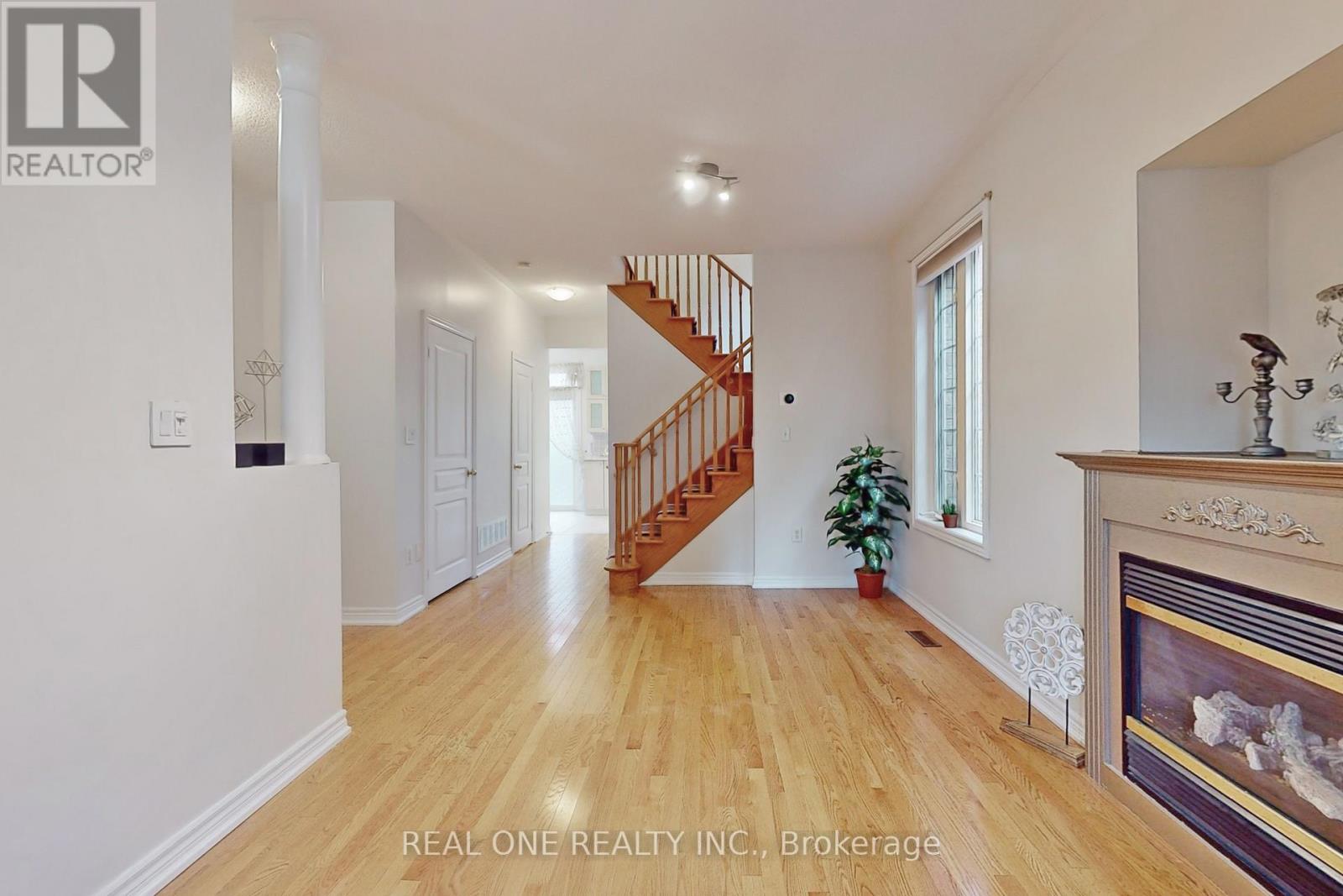 19 Longwood Avenue S, Richmond Hill, Ontario  L4E 4B1 - Photo 4 - N12702002