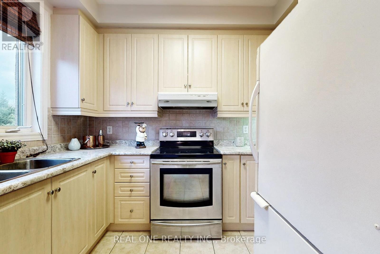 19 Longwood Avenue S, Richmond Hill, Ontario  L4E 4B1 - Photo 8 - N12702002