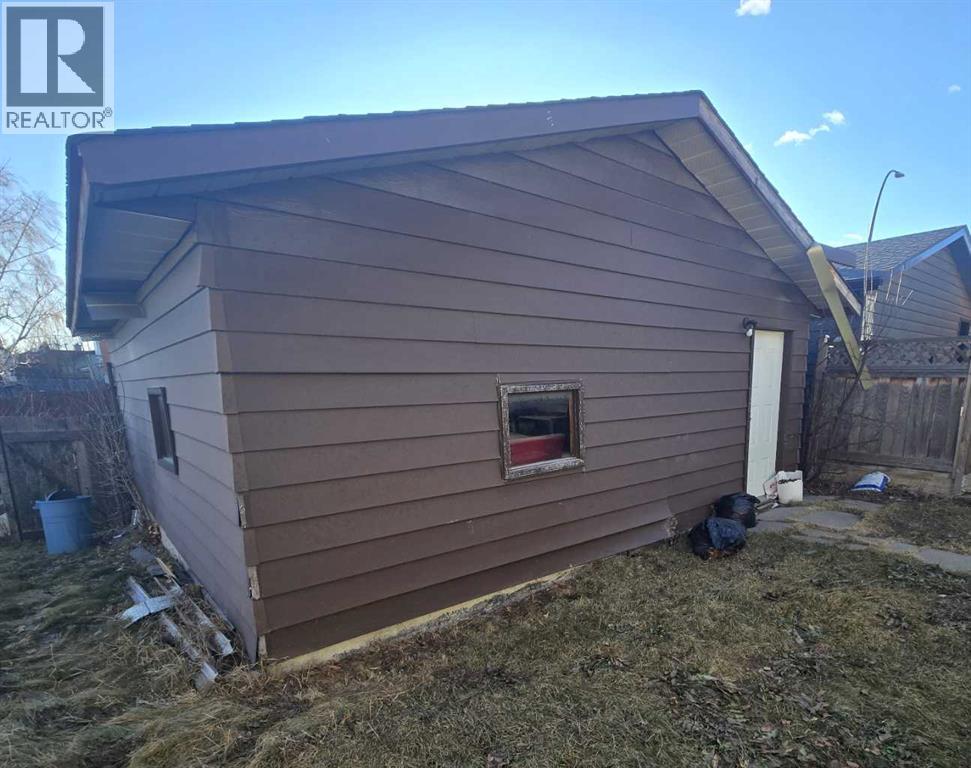 24 Bermuda Road Nw, Calgary, Alberta  T3K 1G6 - Photo 4 - A2279727