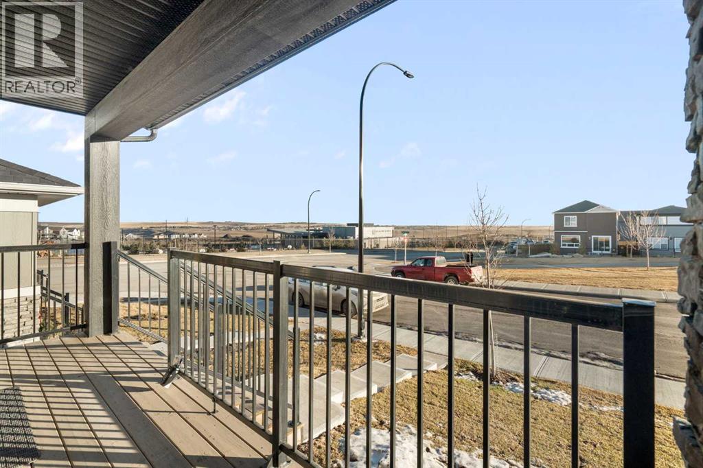 99 Edith Passage Nw, Calgary, Alberta  T3R 2B5 - Photo 4 - A2278688