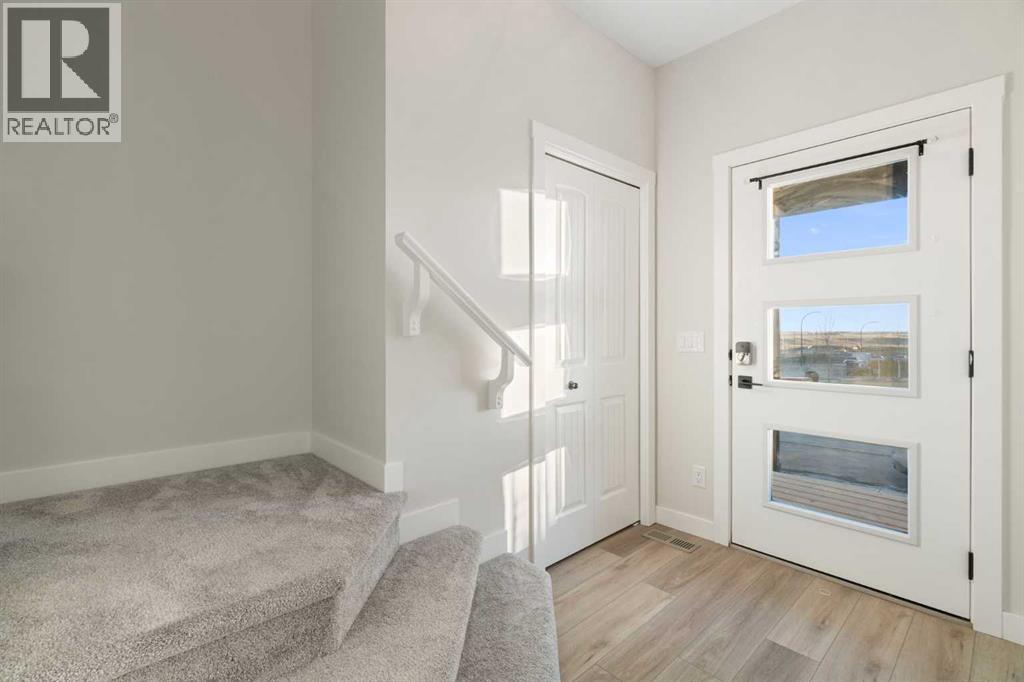 99 Edith Passage Nw, Calgary, Alberta  T3R 2B5 - Photo 6 - A2278688