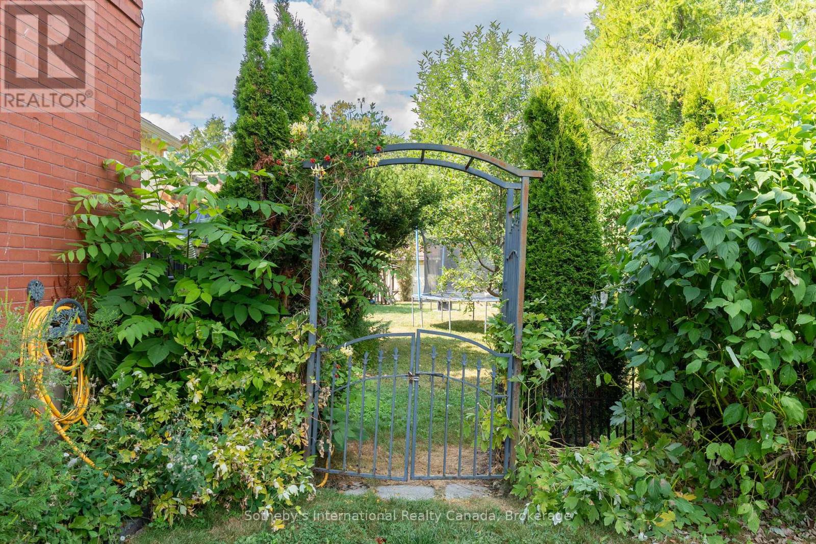 12 Elizabeth Street W, Clearview (Creemore), Ontario  L0M 1G0 - Photo 37 - S12702066