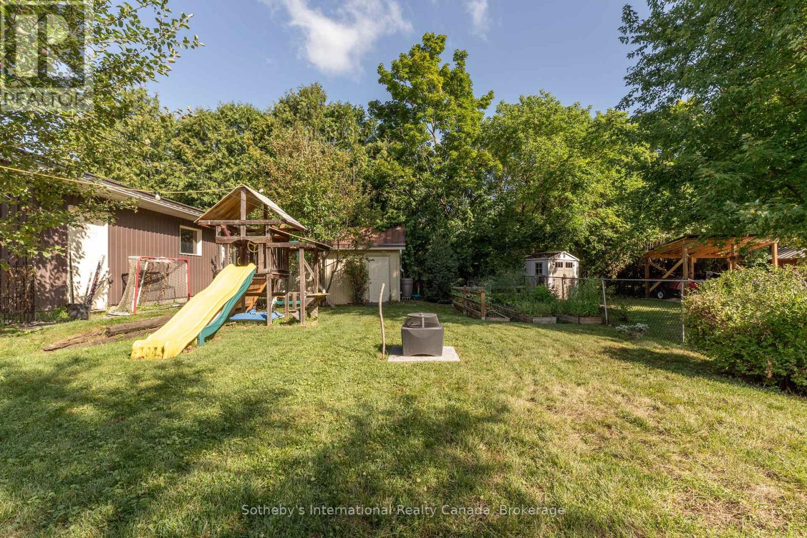 12 Elizabeth Street W, Clearview (Creemore), Ontario  L0M 1G0 - Photo 39 - S12702066