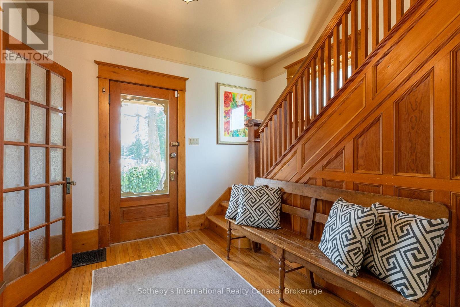 12 Elizabeth Street W, Clearview (Creemore), Ontario  L0M 1G0 - Photo 5 - S12702066