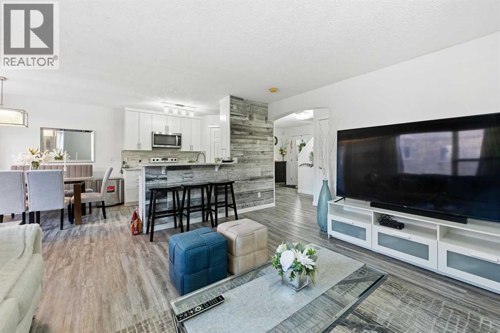 58 Bridlecrest Road Sw, Calgary, Alberta  T2Y 5J2 - Photo 6 - A2279724