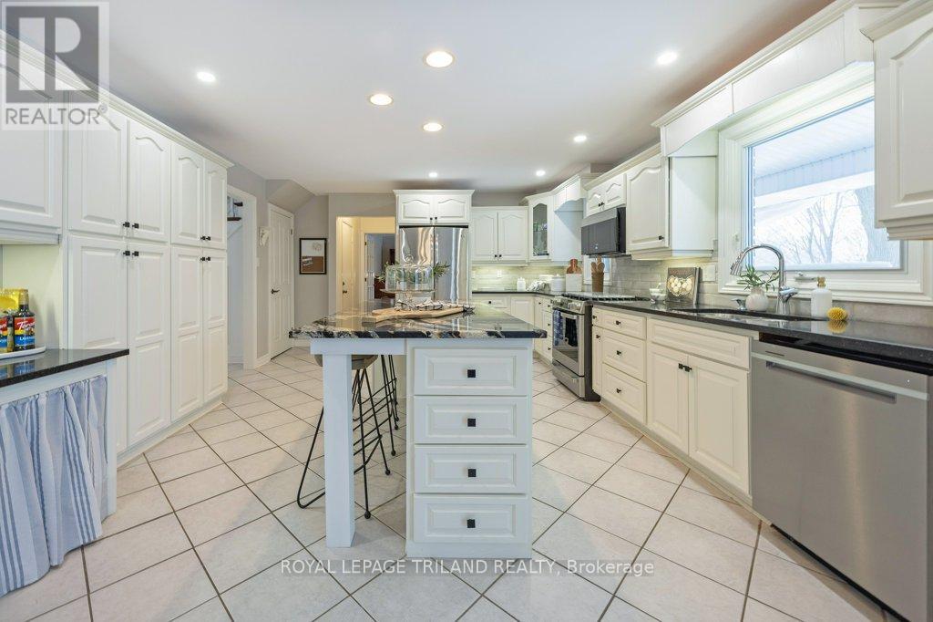 754 Cranbrook Road, London South, Ontario  N6K 1W9 - Photo 12 - X12702092