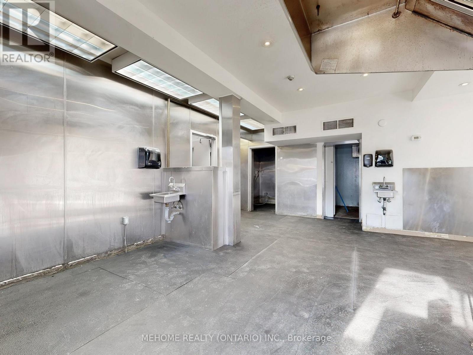 406 Summerhill Avenue, Toronto, Ontario  M4W 2B4 - Photo 17 - C12702104