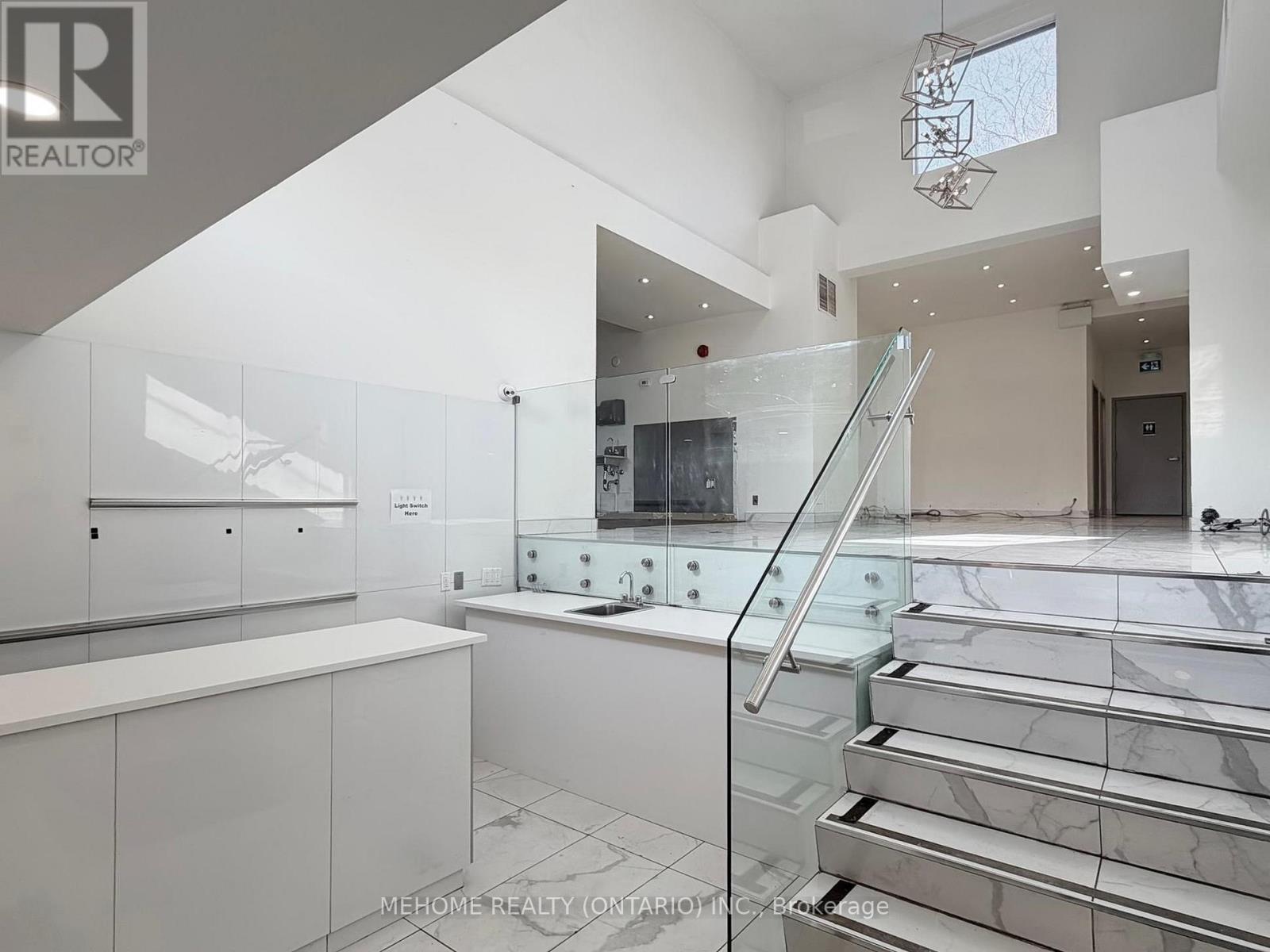 406 Summerhill Avenue, Toronto, Ontario  M4W 2B4 - Photo 8 - C12702104