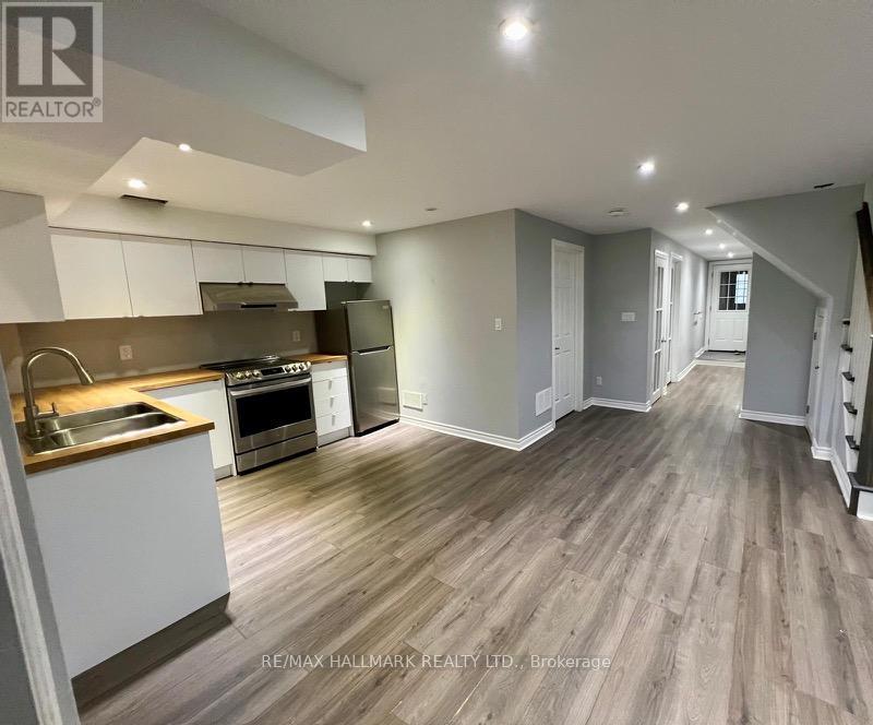 30 Gatwick Avenue, Toronto, Ontario  M4C 1W3 - Photo 3 - E12702108