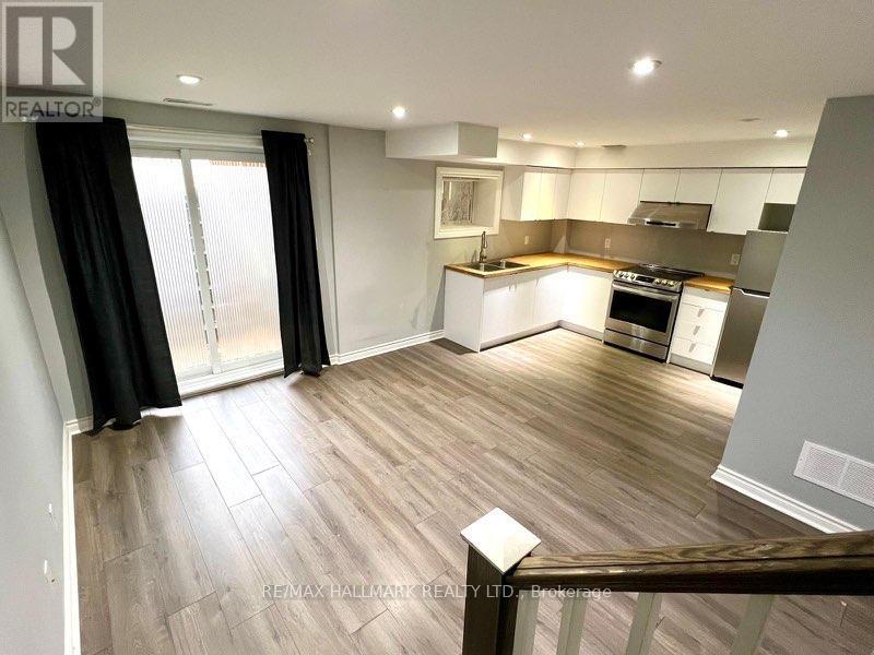 30 Gatwick Avenue, Toronto, Ontario  M4C 1W3 - Photo 4 - E12702108