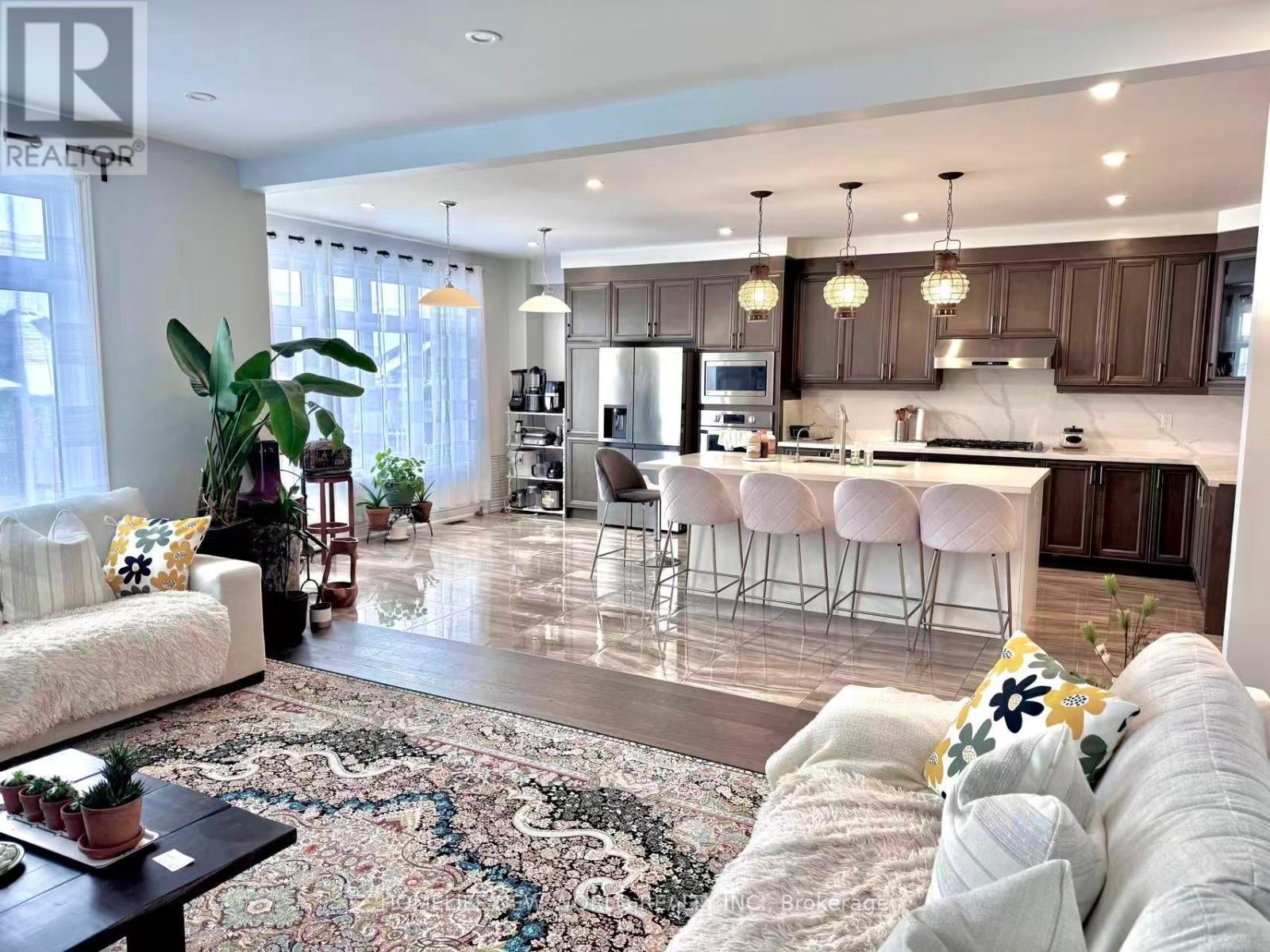 15 Prunella Crescent, East Gwillimbury, Ontario  L9N 0S7 - Photo 2 - N12702064