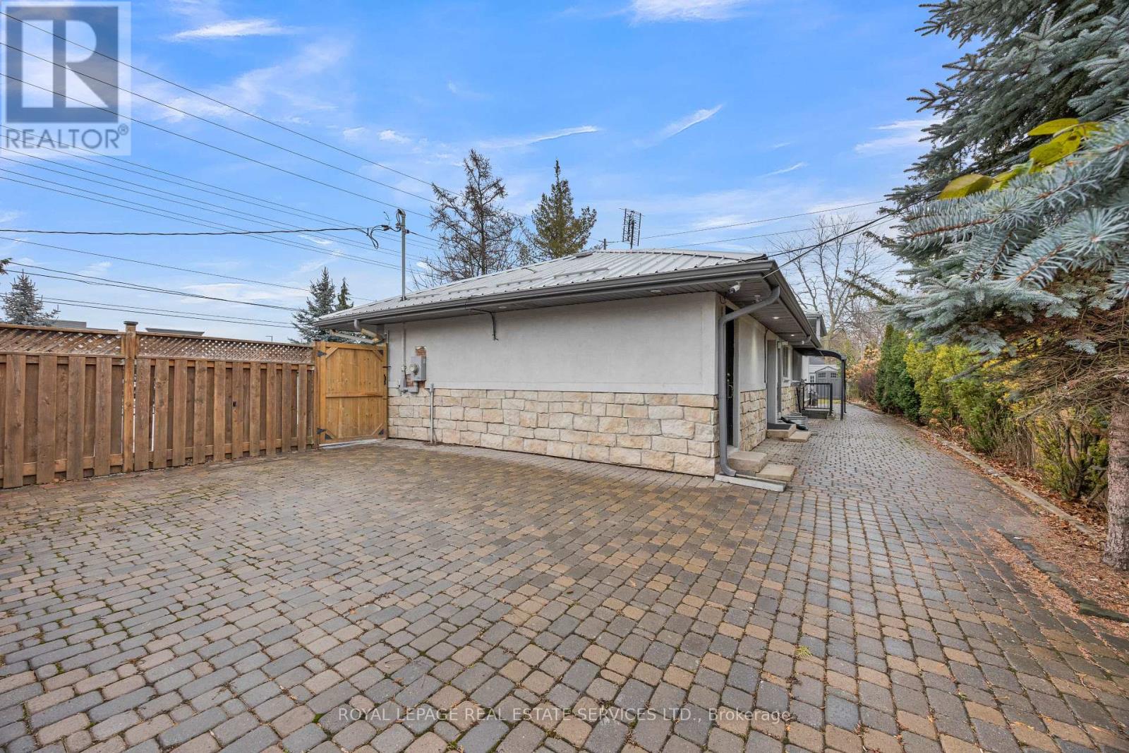 308 Third Line, Oakville, Ontario  L6L 4A4 - Photo 47 - W12701822